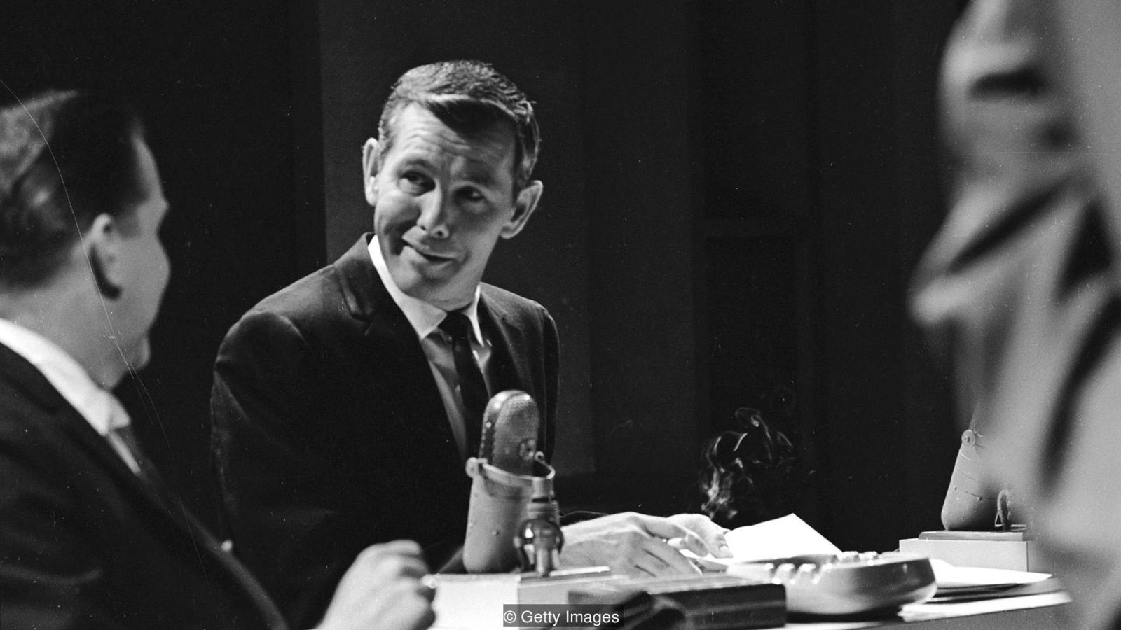 December 1964: Johnny Carson, star of NBC's 'Tonight' show, one of the channel's flagship, colour programmes. (Photo by Keystone Features/Getty Images)